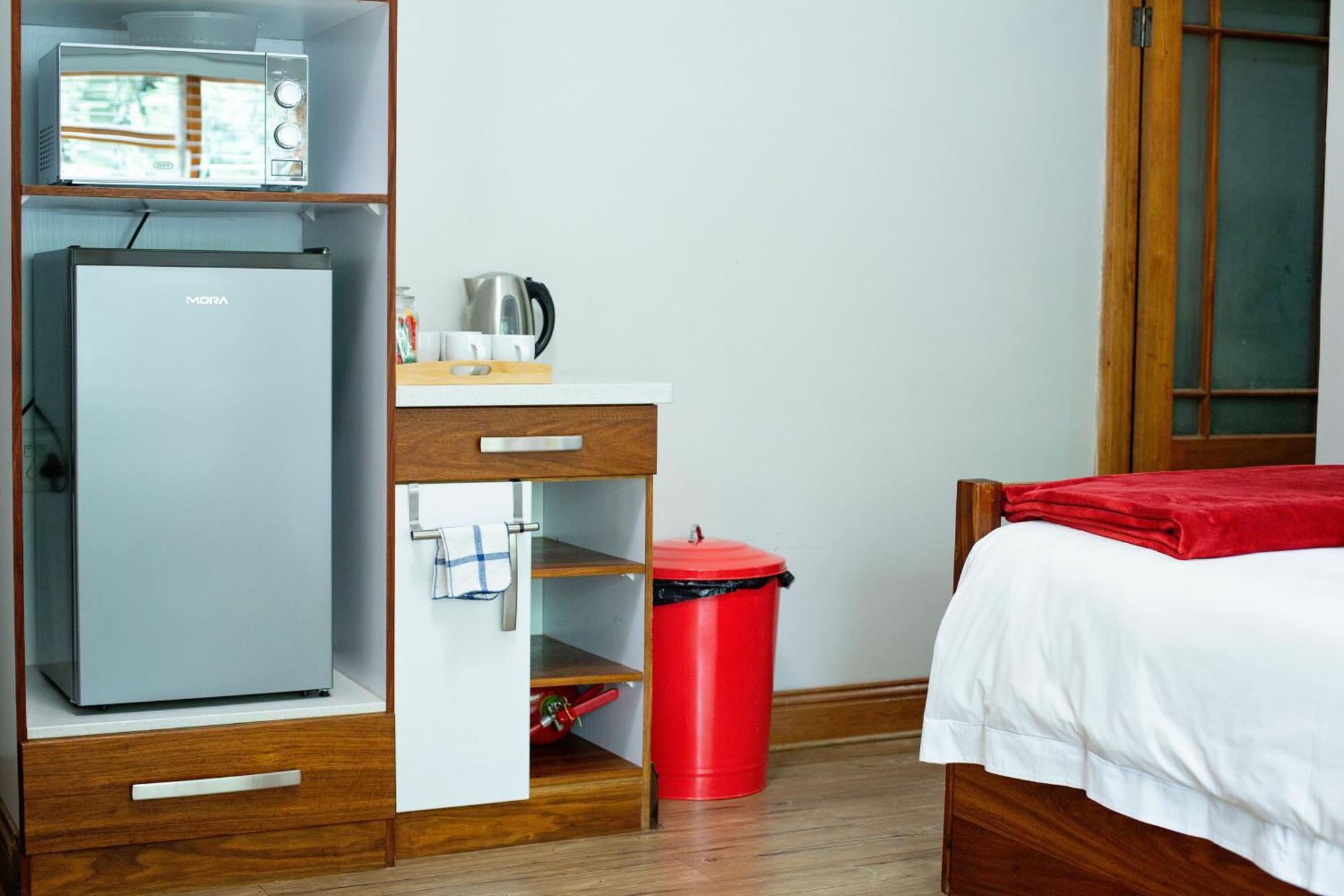 Crisp Guest Rooms Bloemfontein Bagian luar foto
