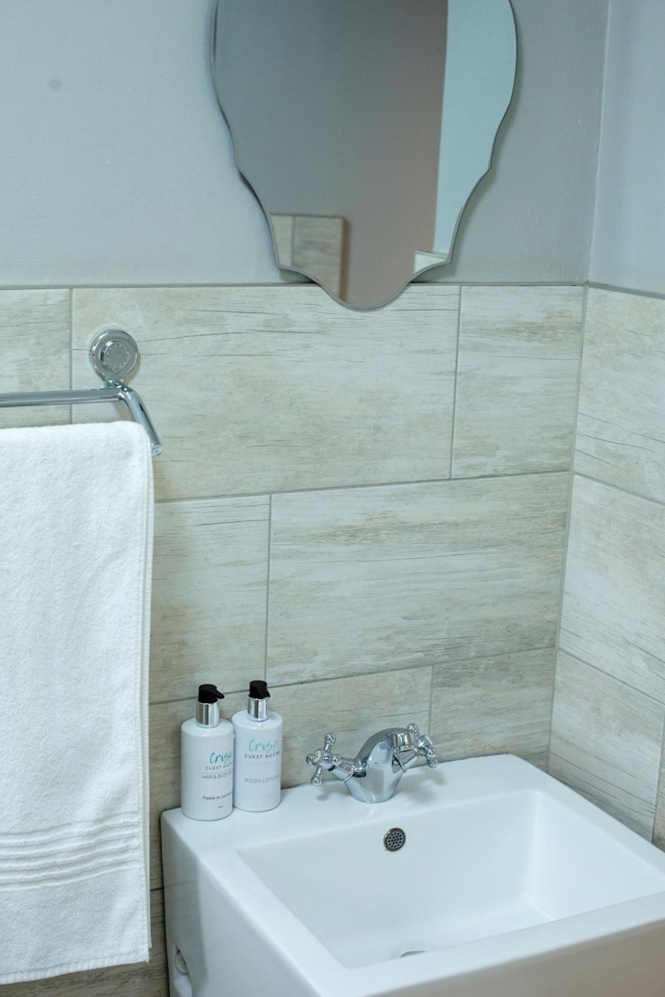 Crisp Guest Rooms Bloemfontein Bagian luar foto