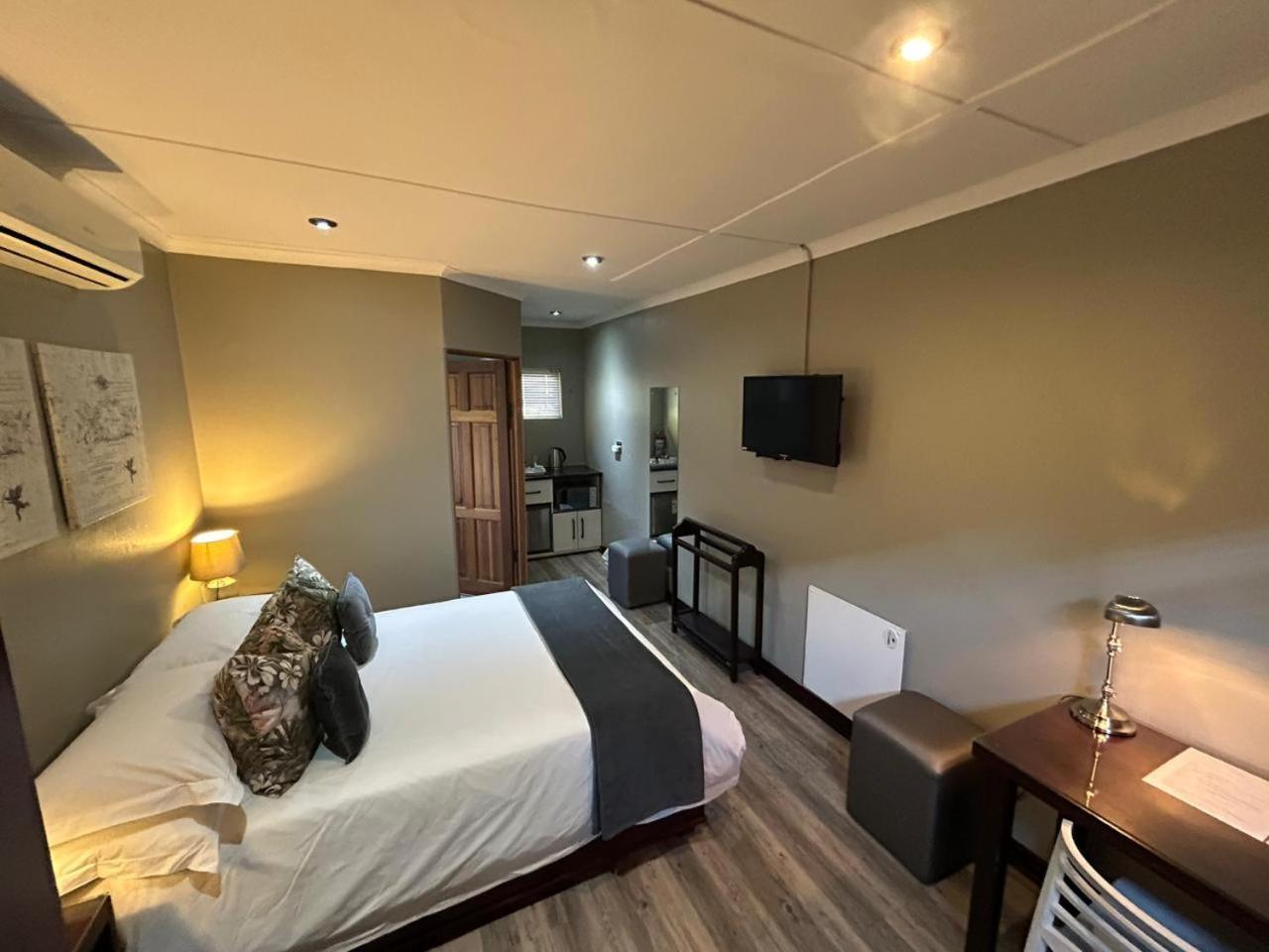Crisp Guest Rooms Bloemfontein Bagian luar foto