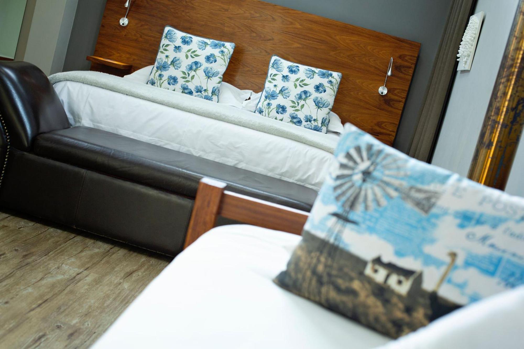 Crisp Guest Rooms Bloemfontein Bagian luar foto