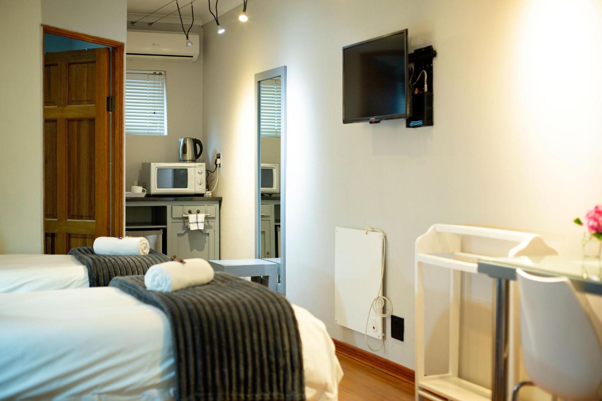 Crisp Guest Rooms Bloemfontein Bagian luar foto