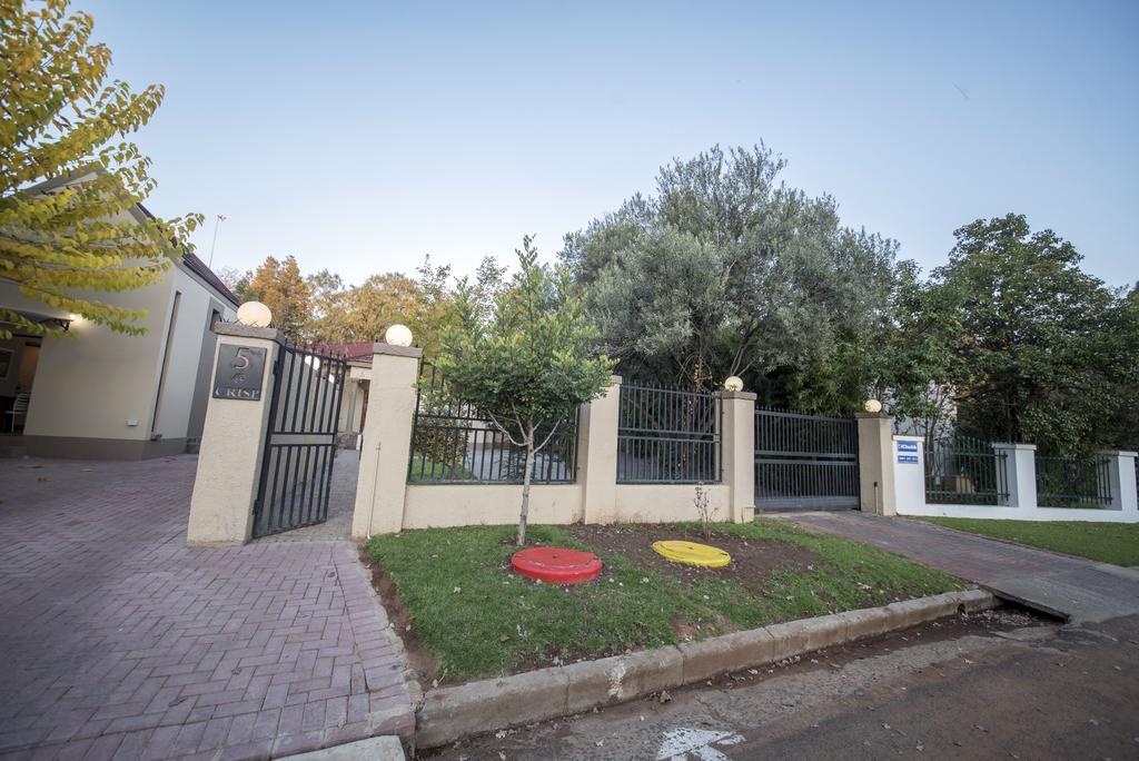 Crisp Guest Rooms Bloemfontein Bagian luar foto
