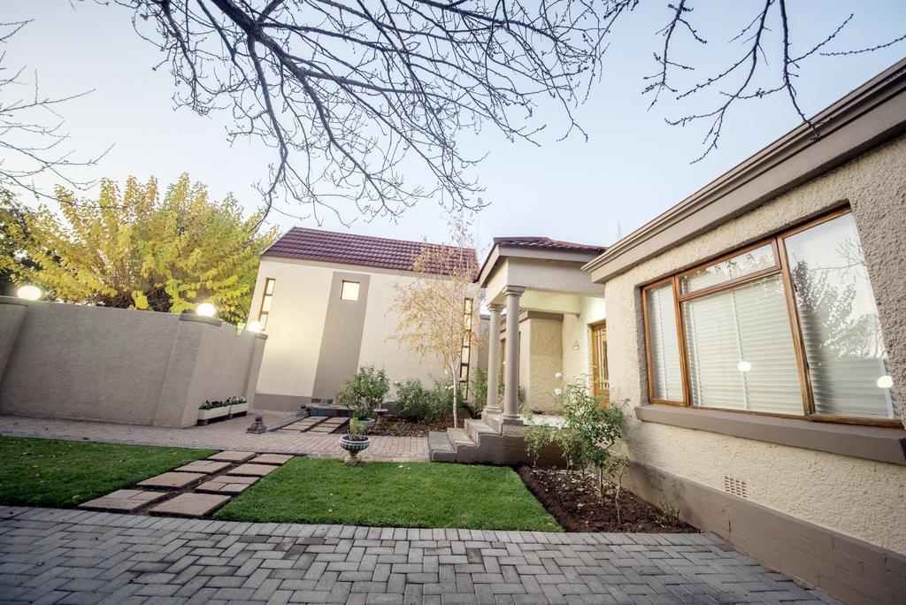 Crisp Guest Rooms Bloemfontein Bagian luar foto