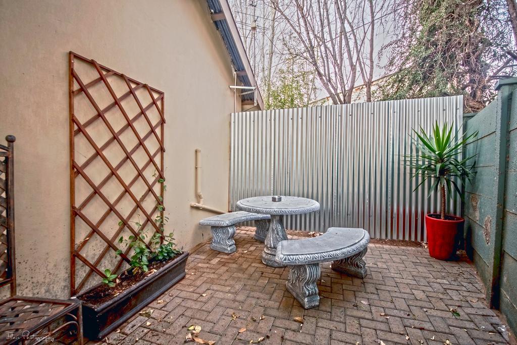 Crisp Guest Rooms Bloemfontein Bagian luar foto